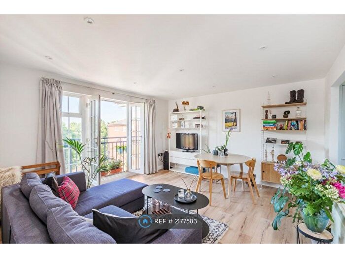 2 Bedroom Flat To Rent In Queensberry Place, London, E12