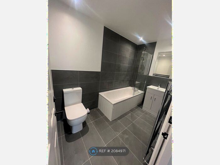 1 Bedroom Flat To Rent In Cobham Road, Fetcham, KT22