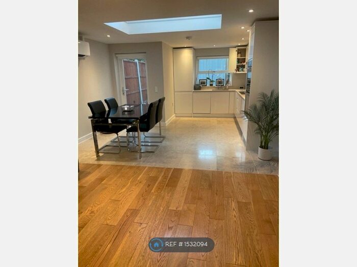 4 Bedroom Terraced House To Rent In Howard Close, Loughton, IG10