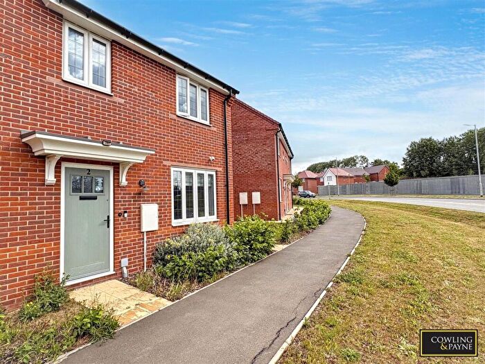 3 Bedroom Semi Detached House For Sale In Daniels Close, Rayleigh, SS6