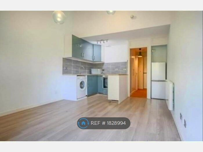 Studio To Rent In Mount Lane, Bracknell, RG12