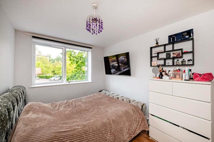 2 Bedroom Apartment To Rent In Millgate, High Wycombe, HP11