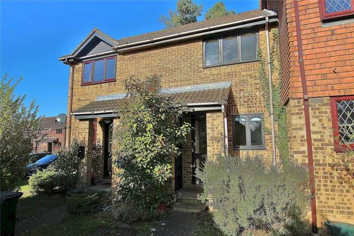 2 Bedroom House To Rent In West End, GU24