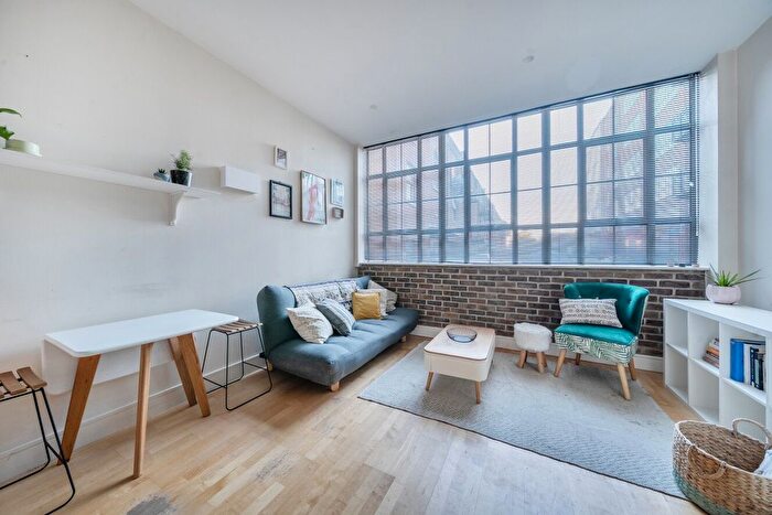 1 Bedroom Flat For Sale In Peckham Grove, London, SE15