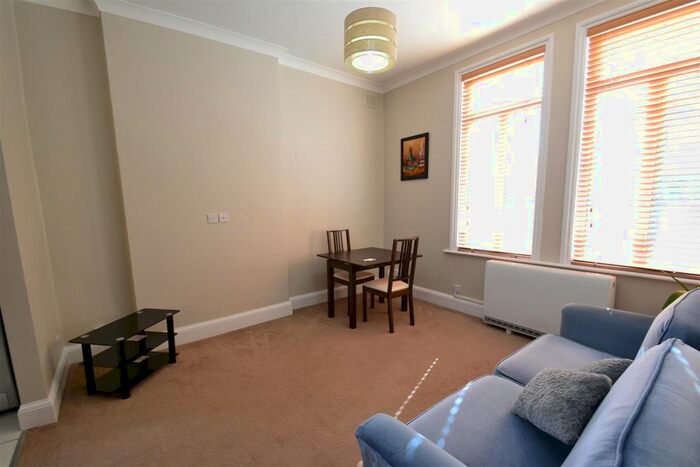 1 Bedroom Flat To Rent In Pierrepoint Road, Acton, W3