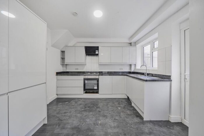 3 Bedroom Terraced House To Rent In Belson Road London, SE18