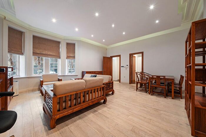 3 Bedroom Flat For Sale In Bedford Court Mansions, Fitzrovia, WC1B