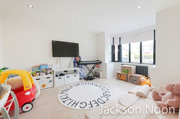 4 Bedroom Detached House For Sale In Chessington Road, Ewell, KT19