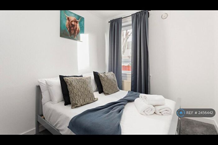 2 Bedroom Flat To Rent In Lochend Gardens, Edinburgh, EH7