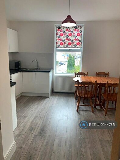 2 Bedroom Flat To Rent In Crosby Street, Stockport, SK2