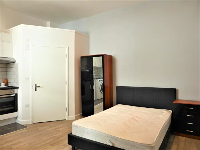 Apartment To Rent In Osmond Road -, P13