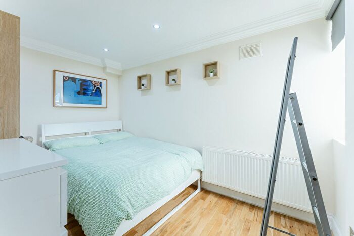 2 Bedroom Flat To Rent In Markfield Road, London, N15