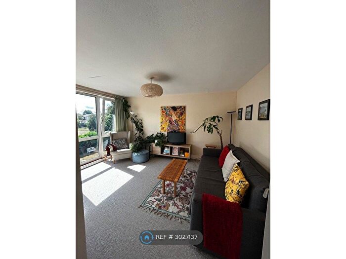 2 Bedroom Flat To Rent In Doric Court, Beckenham, BR3