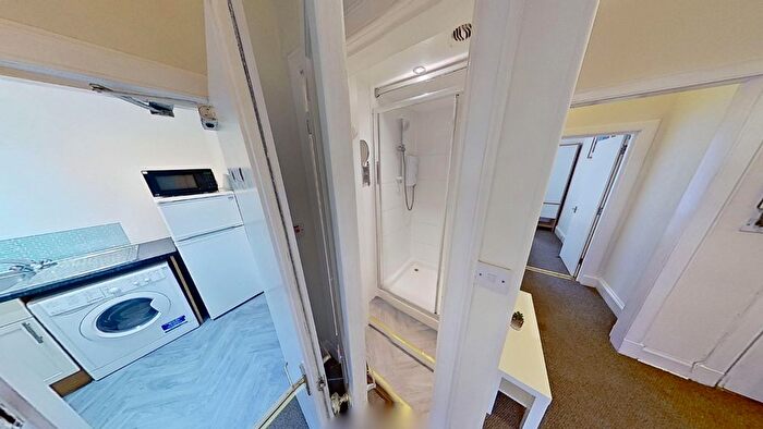 3 Bedroom Flat To Rent In Grindlay Street, Edinburgh, EH3