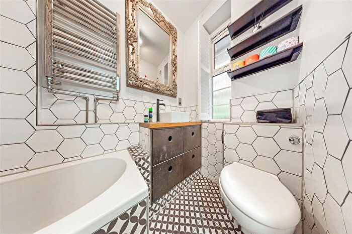1 Bedroom Flat To Rent In Purbrook Estate, Tower Bridge, SE1