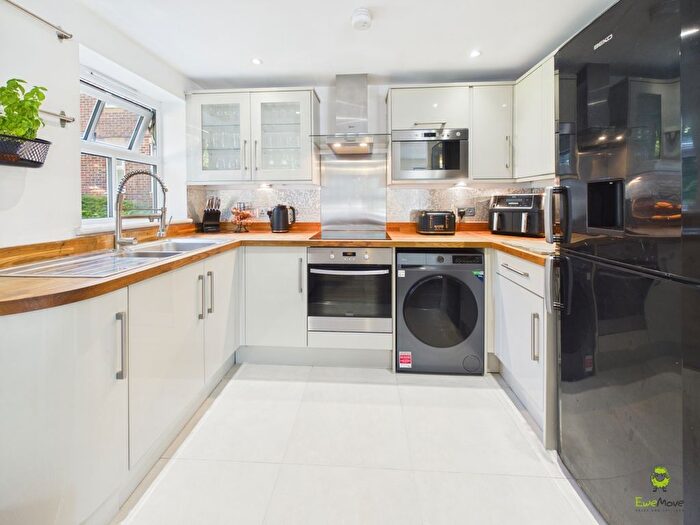 2 Bedroom Flat For Sale In Wardour Court, Dartford, DA2