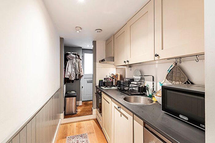 1 Bedroom Flat To Rent In Carmel Court, Holland Street, London, W8