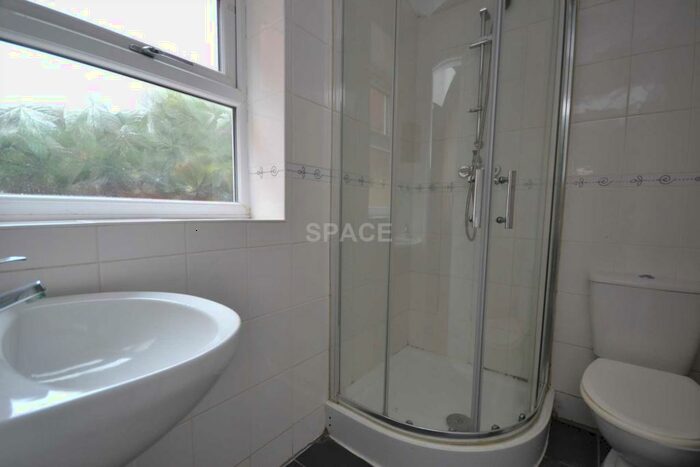 6 Bedroom Terraced House To Rent In Grange Avenue, Reading, Berkshire, RG6