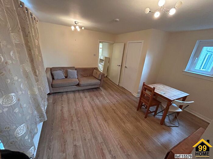 2 Bedroom Maisonette To Rent In South Gyle Wynd, Edinburgh, Midlothian, EH12
