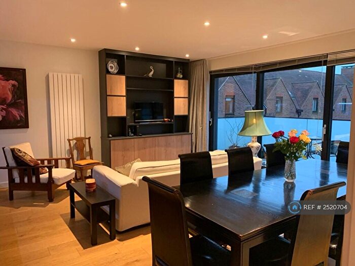 2 Bedroom Flat To Rent In Sandridge House, Harpenden, AL5