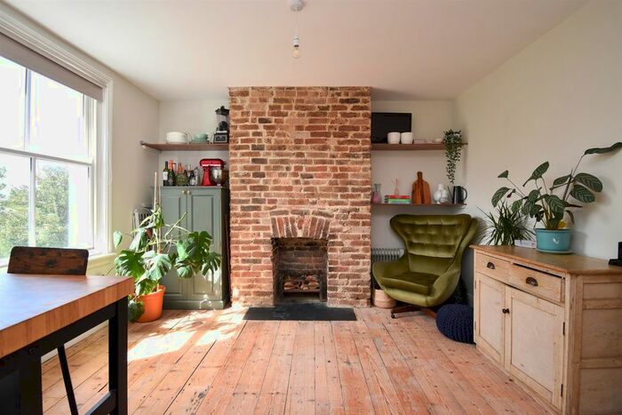 2 Bedroom Flat To Rent In Laton Road, Hastings, East Sussex, TN34