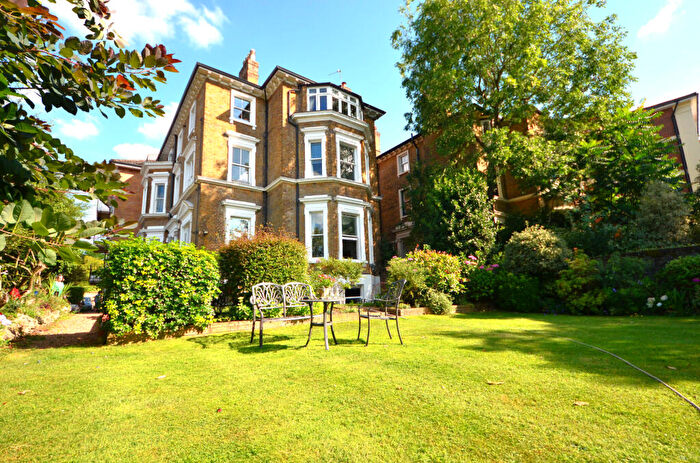 2 Bedroom Apartment To Rent In Uxbridge Road, Kingston Upon Thames, Surrey, KT1