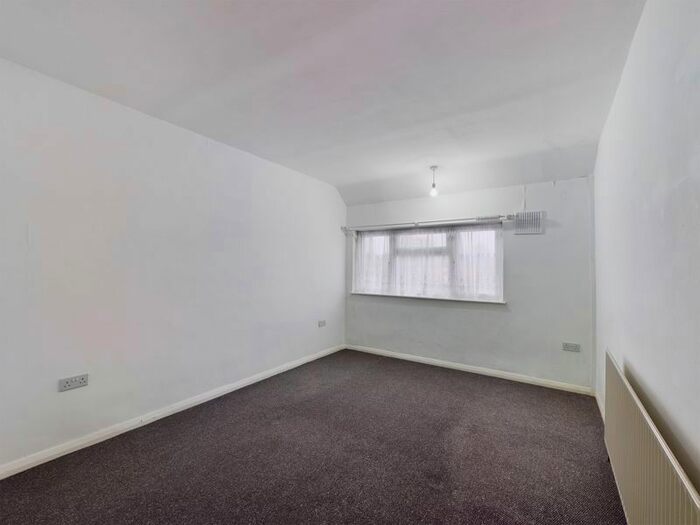 3 Bedroom Terraced House For Sale In Fullarton Crescent, South Ockendon, RM15