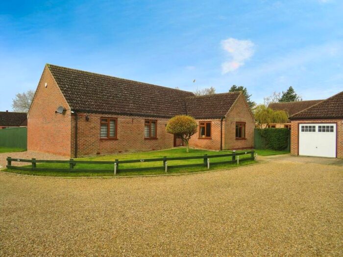 3 Bedroom Detached Bungalow For Sale In Gordon Fuller Close, Brookville, IP26