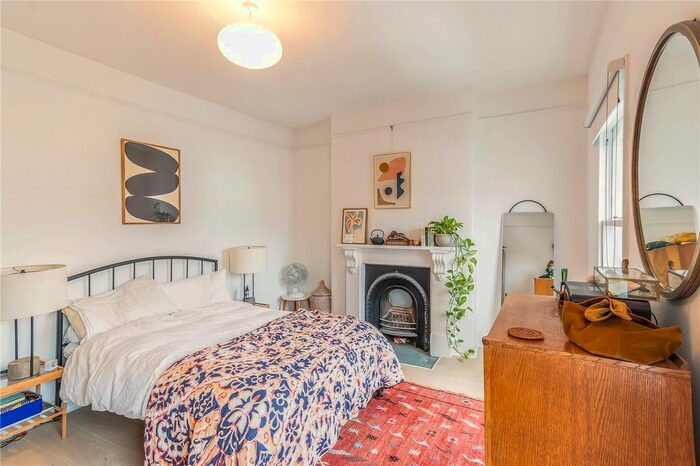 2 Bedroom Flat For Sale In Bawdale Road, East Dulwich, London, SE22