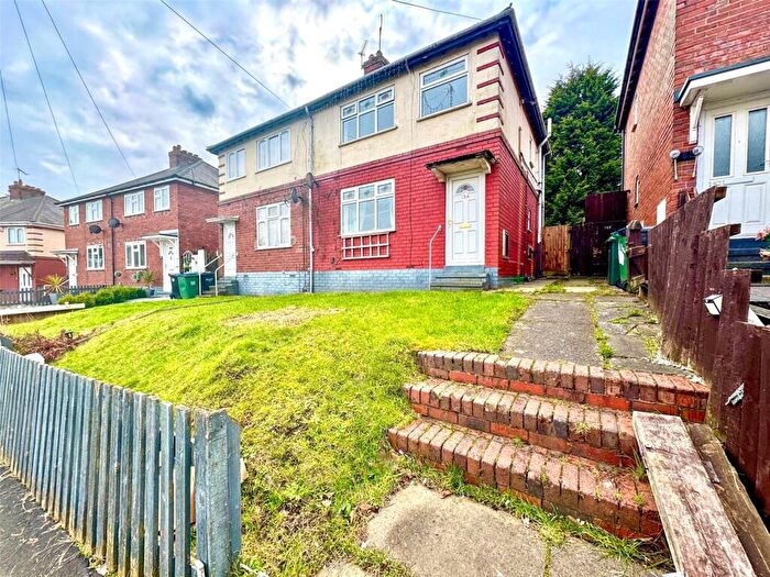3 Bedroom Semi-Detached House For Sale In Wallace Road, Oldbury, West Midlands, B69
