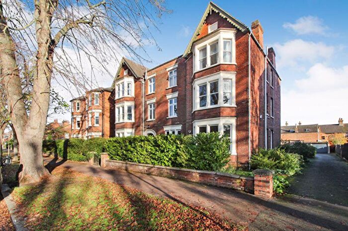 2 Bedroom Apartment For Sale In Bushmead Avenue, Bedford, MK40