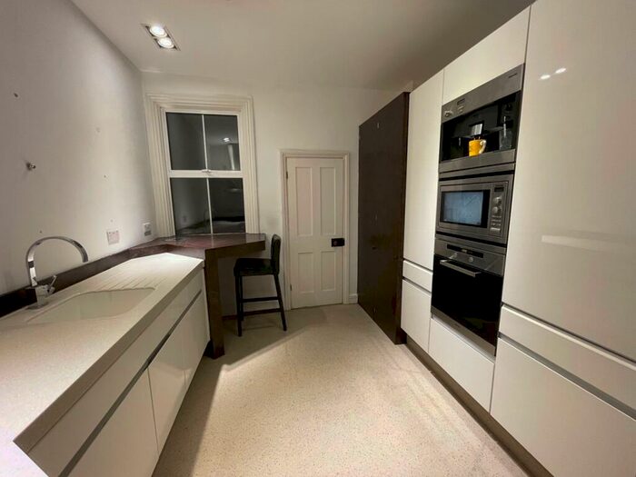 4 Bedroom Terraced House To Rent In London, N13