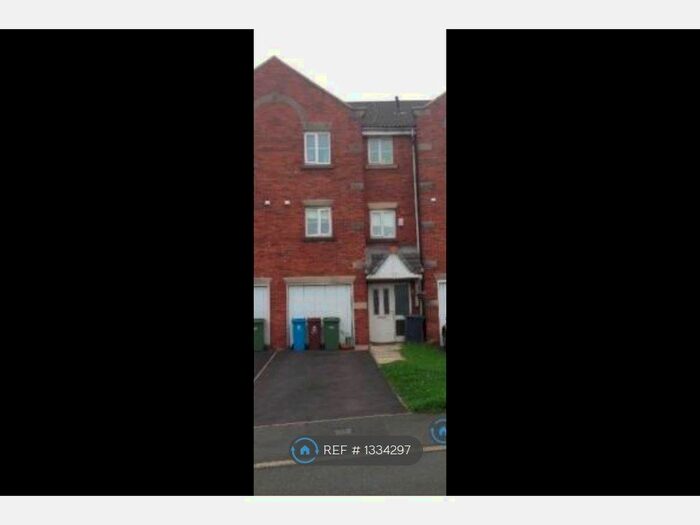 4 Bedroom Terraced House To Rent In Drive, Oldham, OL1