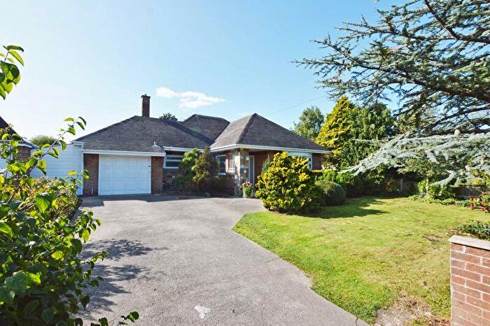 3 Bedroom Detached Bungalow For Sale In Hardhorn Road, Poulton-Le-Fylde, FY6