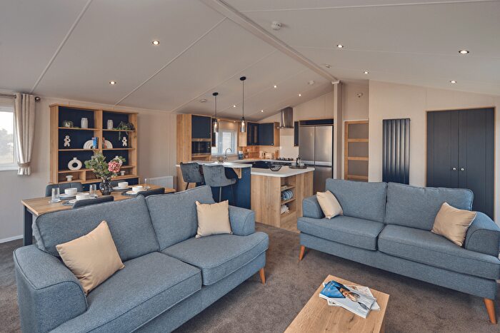 2 Bedroom Lodge For Sale In Rock Lane, Hastings, TN35