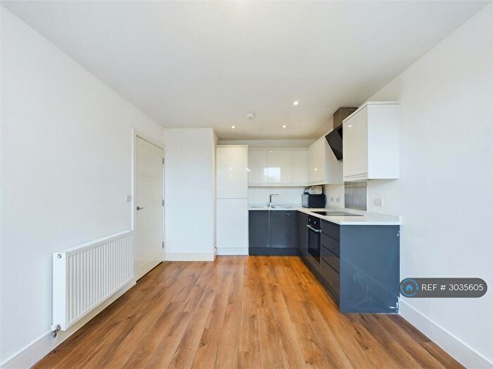 1 Bedroom Flat To Rent In Mercury Gardens, Romford, RM1