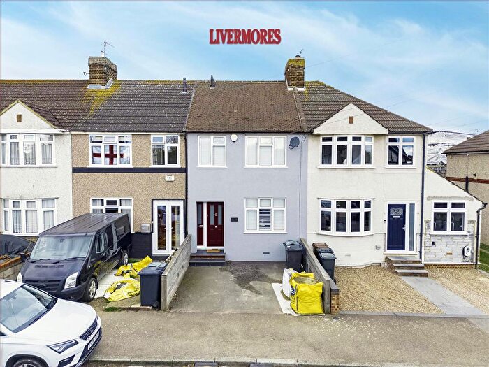 3 Bedroom Terraced House For Sale In Brent Close, Dartford, Kent, DA2