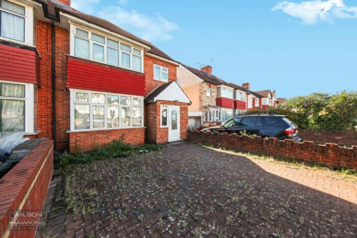 5 Bedroom Semi-Detached House For Sale In Birchen Grove, Kingsbury, NW9