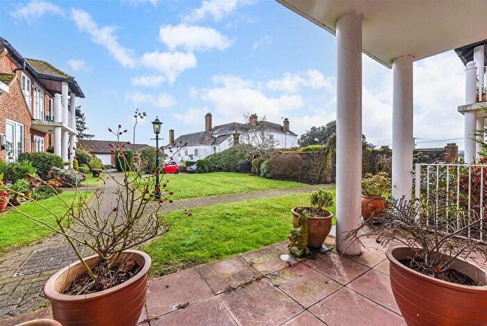 1 Bedroom Flat For Sale In Sussex Road, Petersfield, Hampshire, GU31