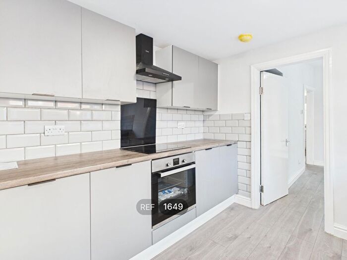 3 Bedroom End Of Terrace House To Rent In Goddard Avenue, Hull, HU5