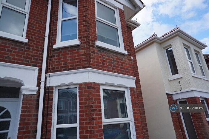5 Bedroom Semi-Detached House To Rent In Burlington Road, Southampton, SO15