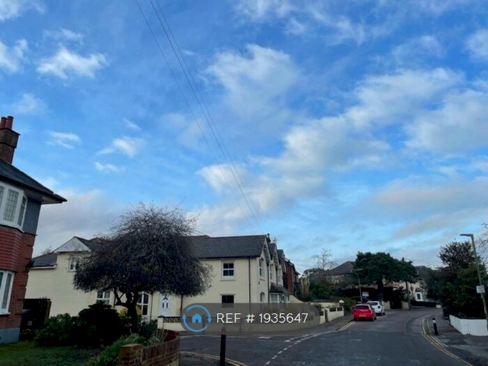 2 Bedroom Flat To Rent In Southbourne, Bournemouth, BH6