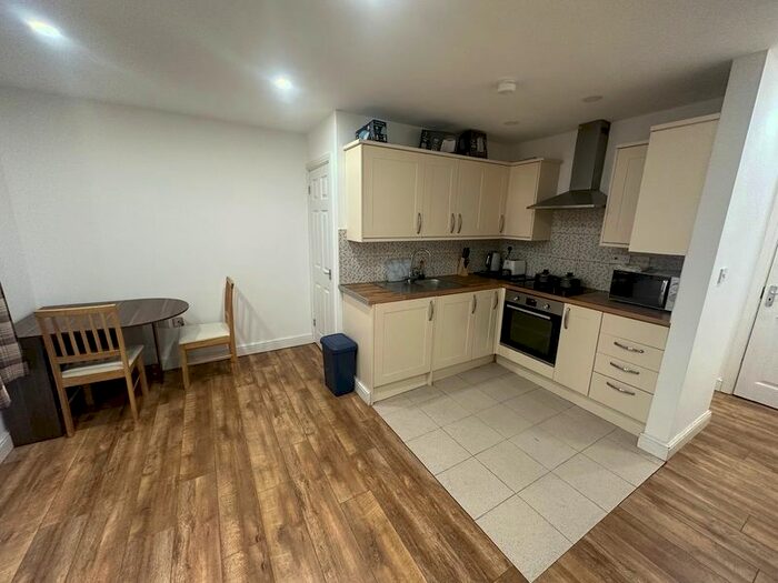1 Bedroom Flat To Rent In Clifton Street, Roath, Roath, CF24