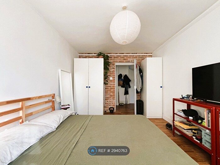 2 Bedroom Flat To Rent In Mount Pleasant Lane, London, E5