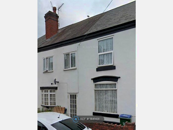 3 Bedroom Semi-Detached House To Rent In West Bromwich, West Bromwich, B70