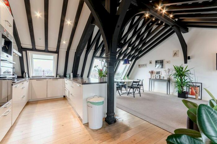 2 Bedroom Flat To Rent In Arundel Square, Islington, London, N7