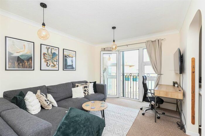 2 Bedroom Flat To Rent In Terrace Road, Bournemouth, BH2