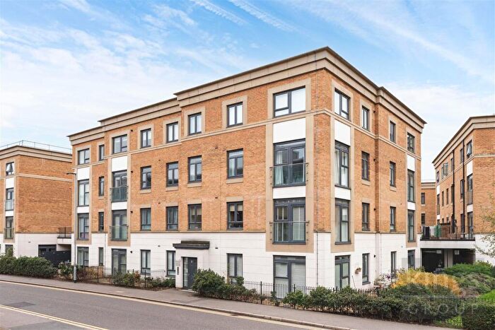 2 Bedroom Flat For Sale In Mead Lane, Hertford, SG13