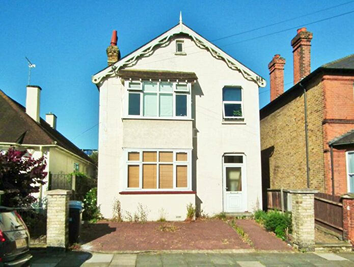 1 Bedroom Flat To Rent In Montem Road, New Malden, KT3