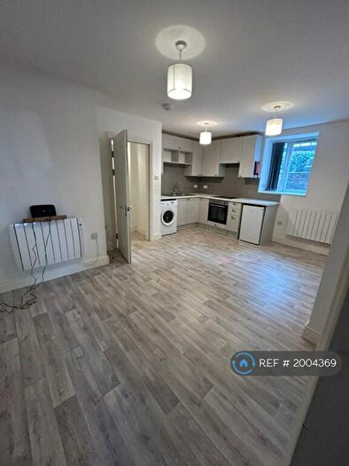 1 Bedroom Flat To Rent In Wood Road, Manchester, M16